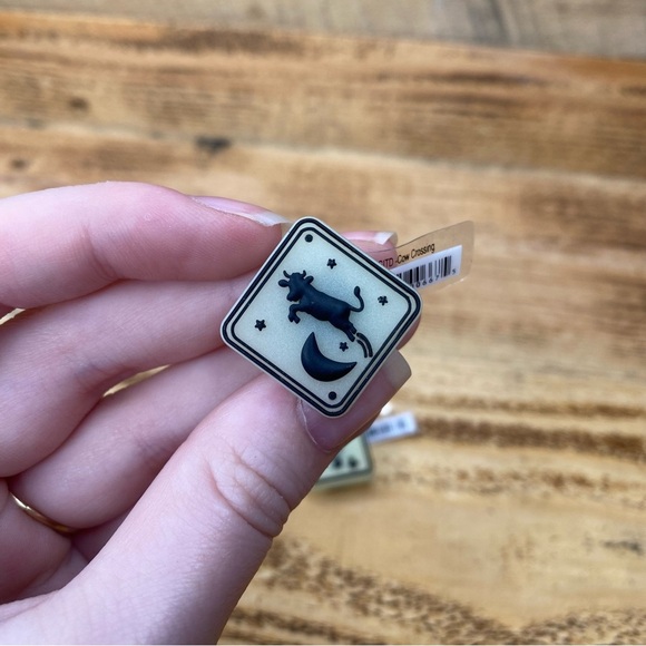 Glow In The Dark JIBBITZ Farm Animal Shoe Crocs Charms (NWT) READ - Picture 3 of 9